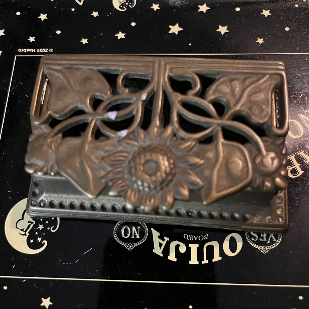 Vintage Style Metal Card Holder Vintage Style Metal Card Holder